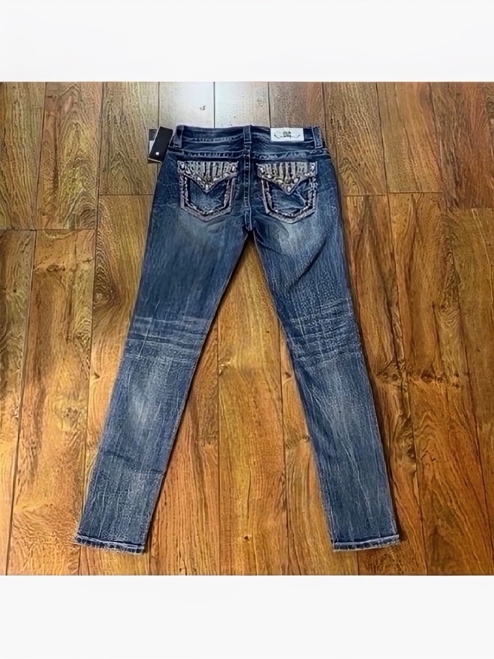New With Tags Gorgeous Miss Me Mid-Rise Skinny Jeans Embellished Pockets 30” Ins
